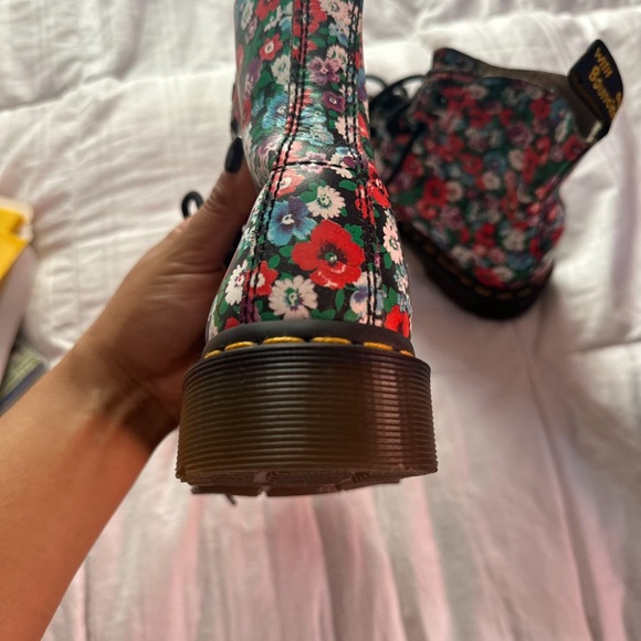 Doc Martens size 6 women - Picture 4 of 5